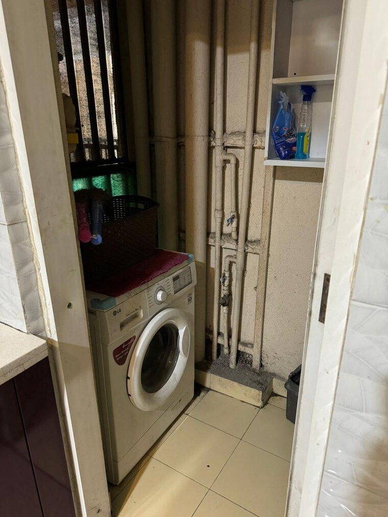 Bathroom, gaur-city-2-16th-avenue 3 Bedroom 1600 Sq.Ft. Apartment In Sector 16c Greater Noida Greater Noida 9485892