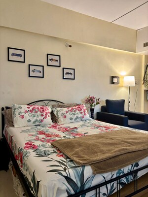 Bedroom in 1 RK Apartment at Amanora Metro Tower, Hadapsar – for Rent