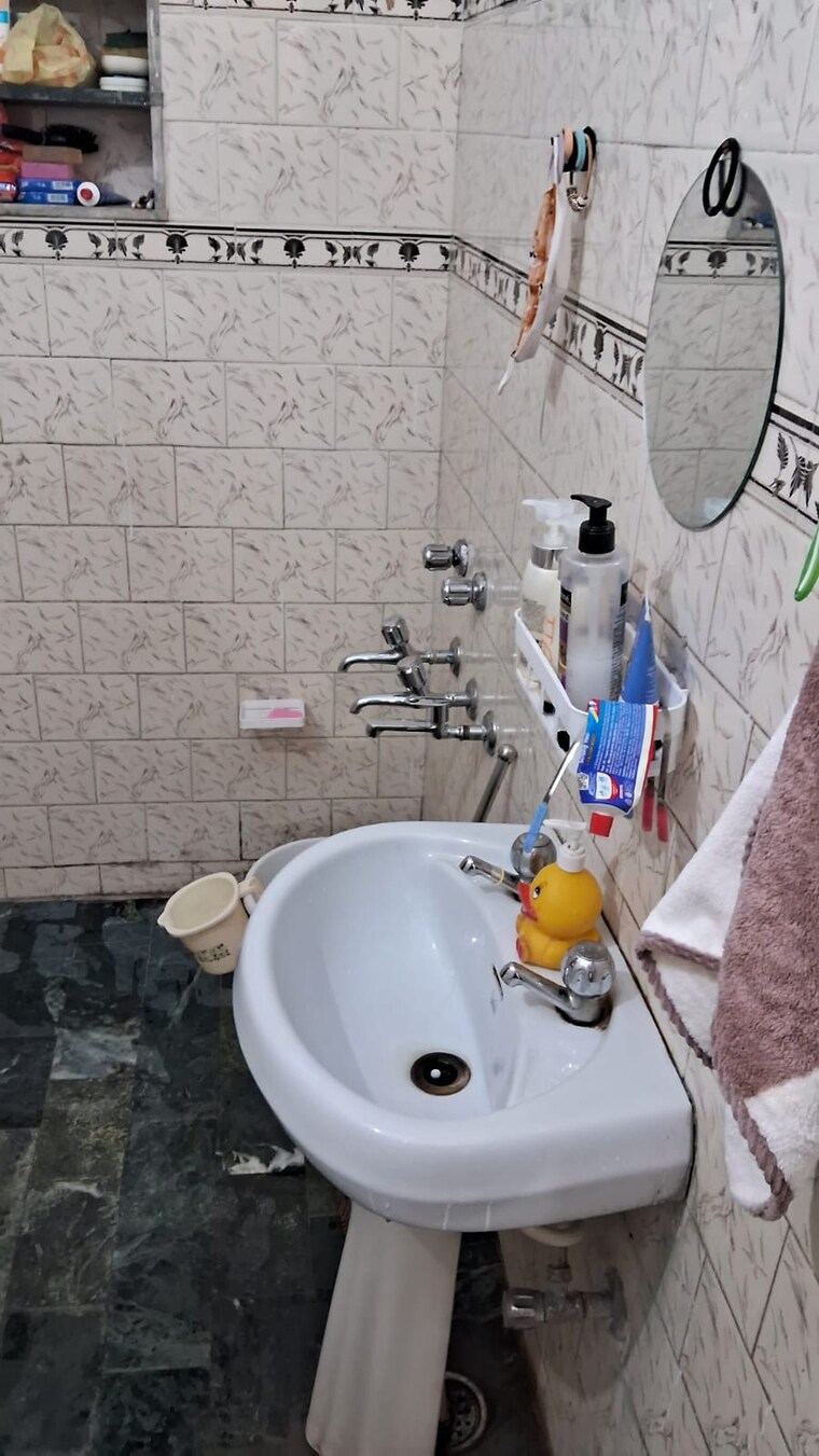 Bathroom, kharar road 1 Bedroom 700 Sq.Ft. Independent House In Kharar Road Mohali 9485929
