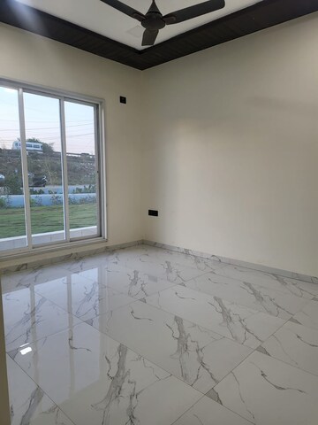 Room in 3 BHK Apartment at Rustomjee Urbania, Thane West – for Rent