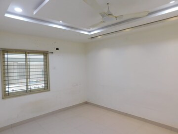 Room in 3 BHK Builder Floor at Kondapur – for Rent