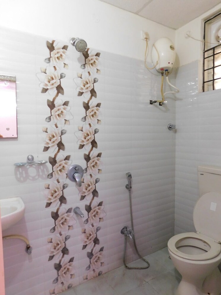 Bathroom, kondapur 3 Bedroom 2000 Sq.Ft. Builder Floor In Kondapur Hyderabad 9485932