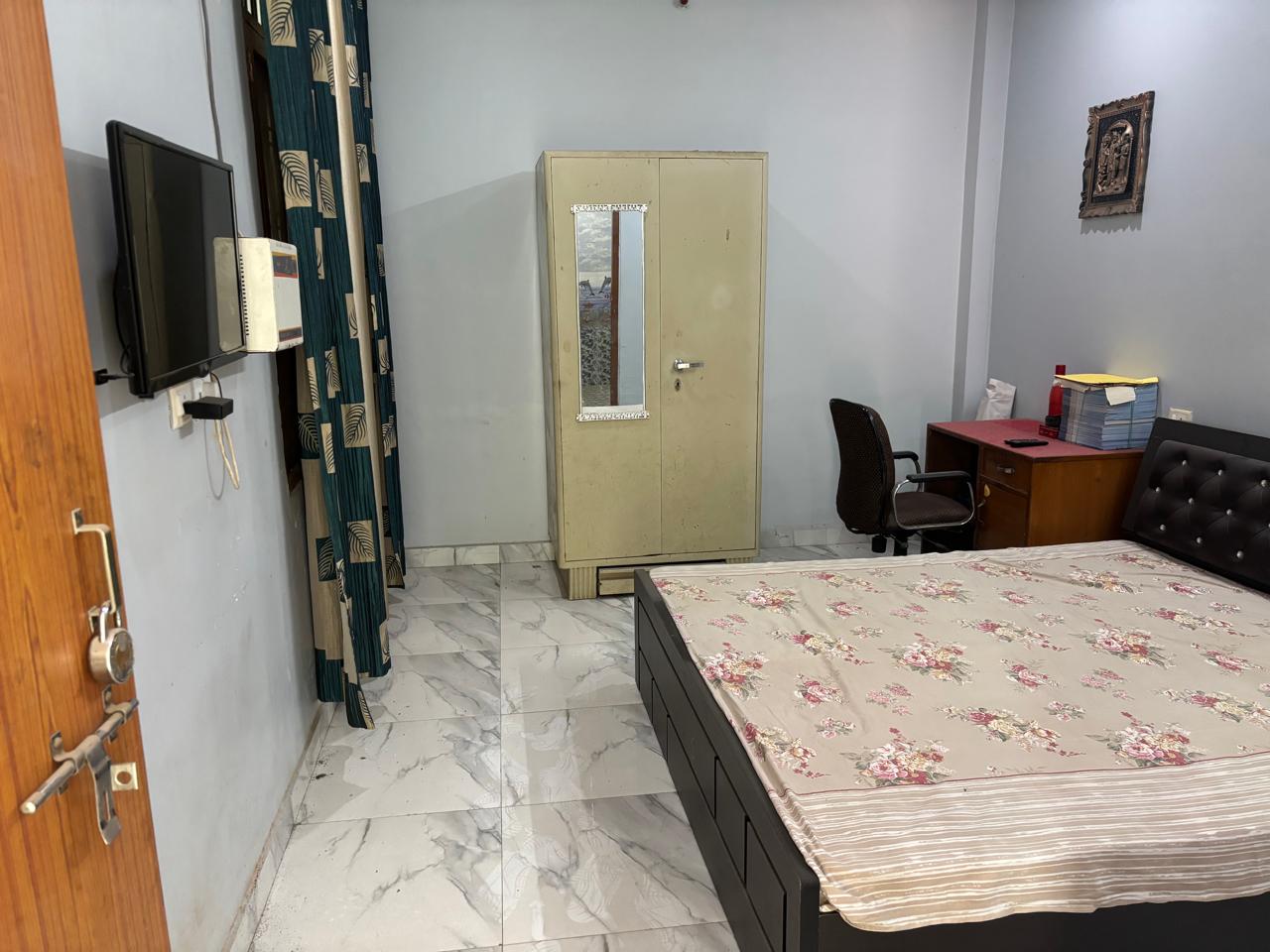 2 BHK Builder Floor For Rent in Hazratganj 
