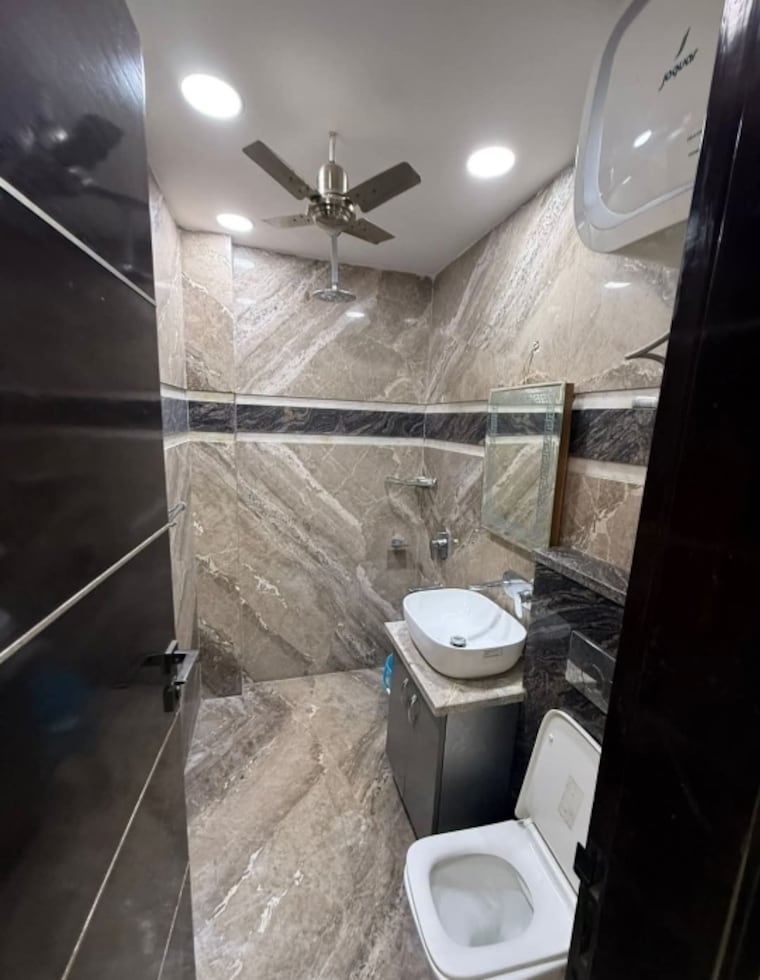 Attached Bathroom, east of kailash 3 Bedroom 1750 Sq.Ft. Builder Floor In East Of Kailash Delhi 9485945