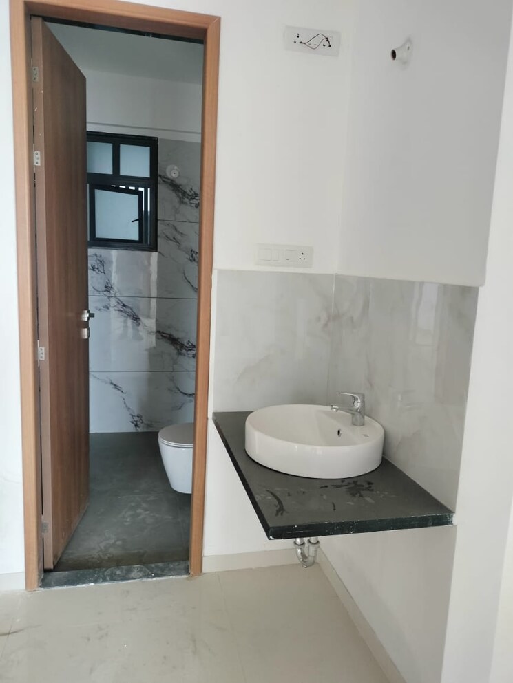 Bathroom, majestique-signature-towers 3 Bedroom 1197 Sq.Ft. Apartment In Balewadi Pune 9485964