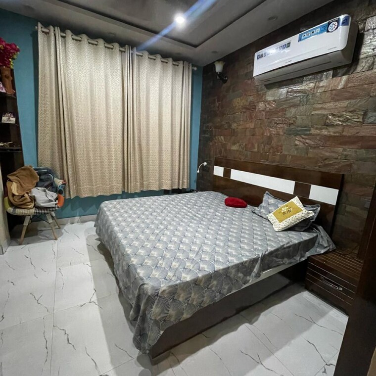 Bedroom, sector 34 6 Bedroom 630 Sq.Yd. Villa In Sector 34 Chandigarh 9485973