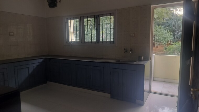 Room, jubilee hills 6 Bedroom 1200 Sq.Ft. Independent House In Jubilee Hills Hyderabad 9485980