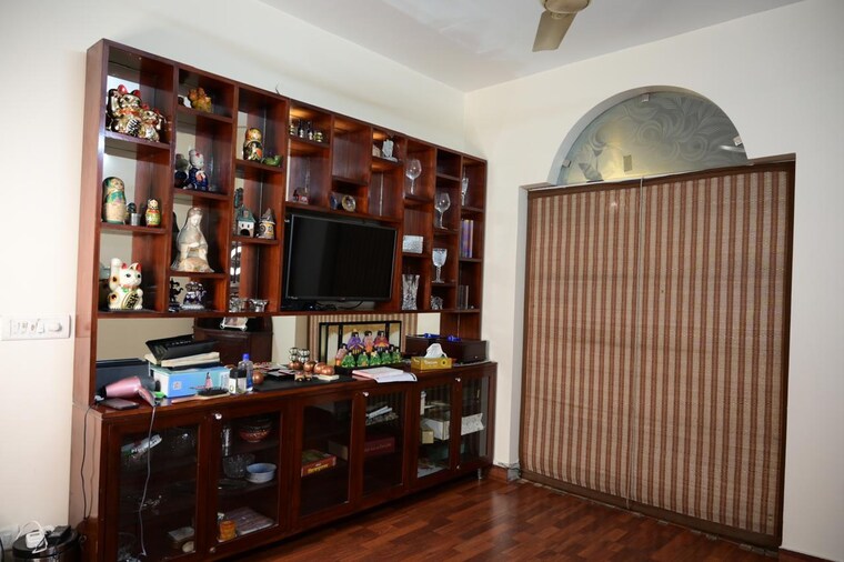 Living Room, hauz khas 3 Bedroom 2000 Sq.Ft. Builder Floor In Hauz Khas Delhi 9485996