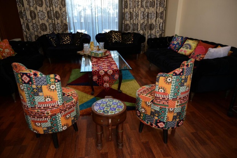 Living Room, hauz khas 3 Bedroom 2000 Sq.Ft. Builder Floor In Hauz Khas Delhi 9485996