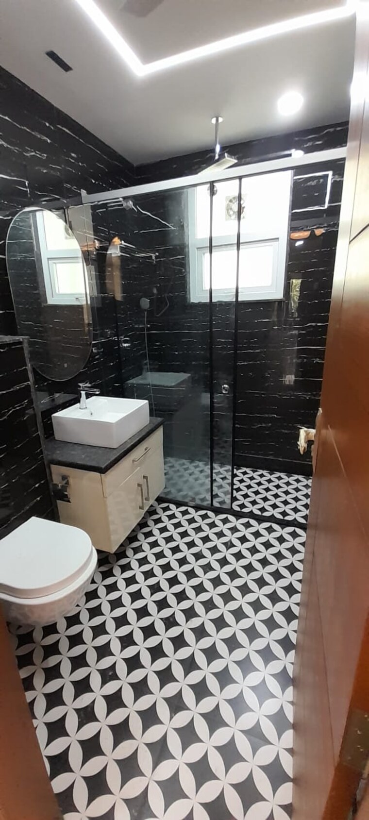 Bathroom, kalkaji 3 Bedroom 2300 Sq.Ft. Builder Floor In Kalkaji Delhi 9486012