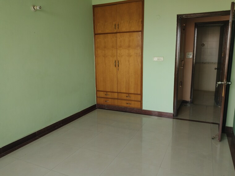 Room, sector 21c 3 Bedroom 1450 Sq.Ft. Apartment In Sector 21c Faridabad 9486019
