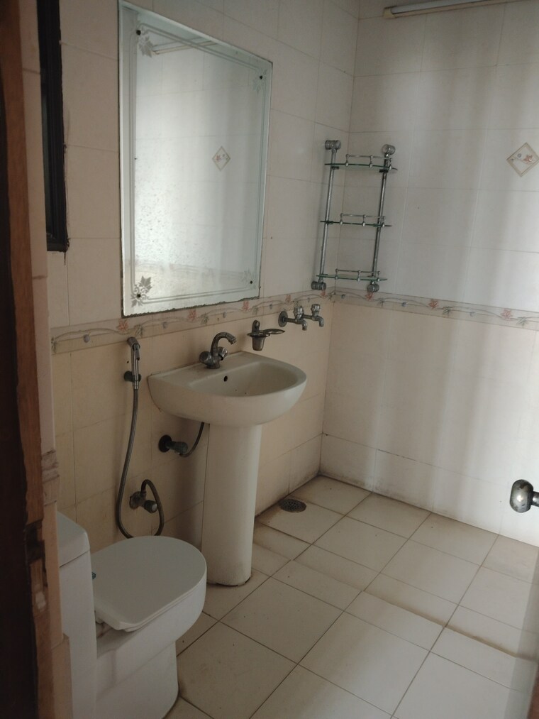 Bathroom, sector 21c 3 Bedroom 1450 Sq.Ft. Apartment In Sector 21c Faridabad 9486019