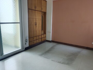 Room in 3 BHK Apartment at Sector 21c – for Rent