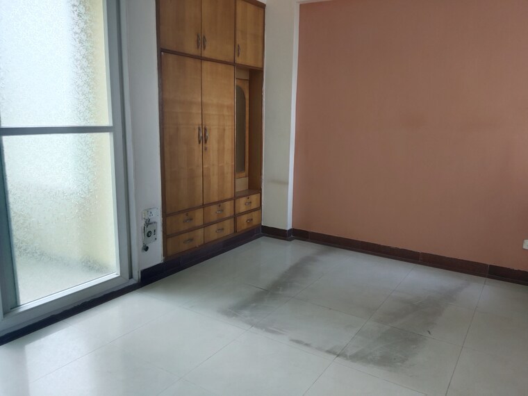 Room, sector 21c 3 Bedroom 1450 Sq.Ft. Apartment In Sector 21c Faridabad 9486019