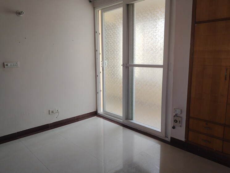 Room, sector 21c 3 Bedroom 1450 Sq.Ft. Apartment In Sector 21c Faridabad 9486019
