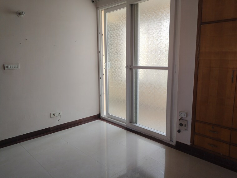 Room, sector 21c 3 Bedroom 1450 Sq.Ft. Apartment In Sector 21c Faridabad 9486019