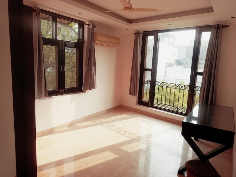 Bedroom, defence colony 3 Bedroom 2700 Sq.Ft. Builder Floor In Defence Colony Delhi 9486031