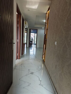 Building Lobby in 3 BHK Builder Floor at South City 1 – for Rent