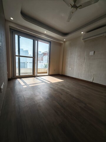 Room in 3 BHK Builder Floor at South City 1 – for Rent