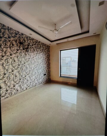 Bedroom in 3 BHK Builder Floor at Sector 9 – for Rent