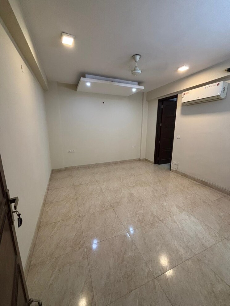Room, saket 4 Bedroom 2300 Sq.Ft. Builder Floor In Saket Delhi 9486037