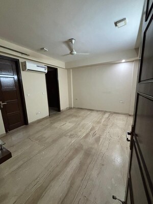 Room in 4 BHK Builder Floor at Saket – for Rent