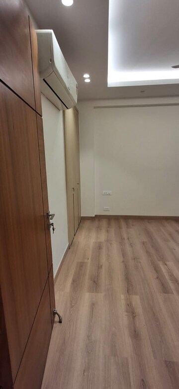 Room in 4 BHK Builder Floor at Greater Kailash ii – for Rent