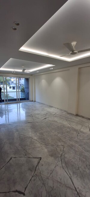 Room in 4 BHK Builder Floor at Greater Kailash ii – for Rent