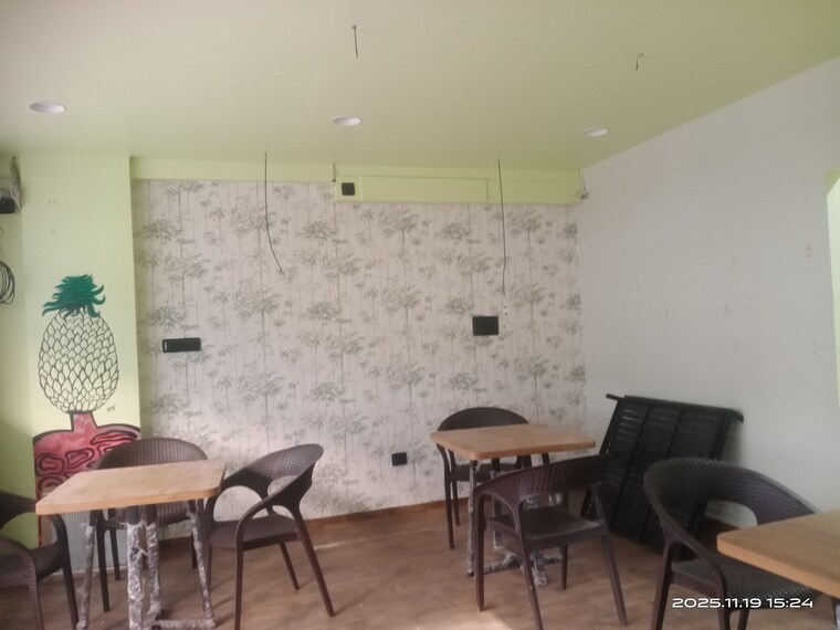 Team Area, alkapuri Commercial Showroom 1200 Sq.Ft. In Alkapuri Vadodara 9486085