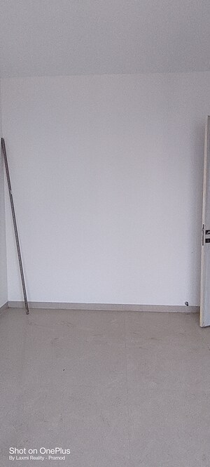 Room in 2 BHK Apartment at Rizvi Mansion, Mahim – for Rent