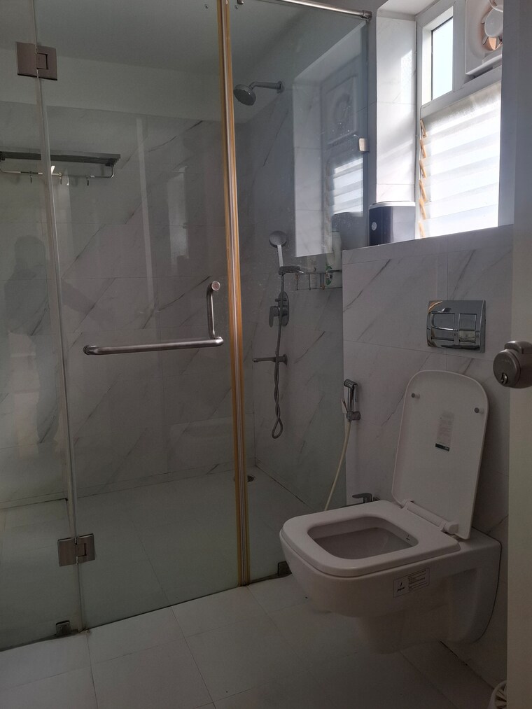 Bathroom, banjara hills 2 Bedroom 1800 Sq.Ft. Apartment In Banjara Hills Hyderabad 9486082