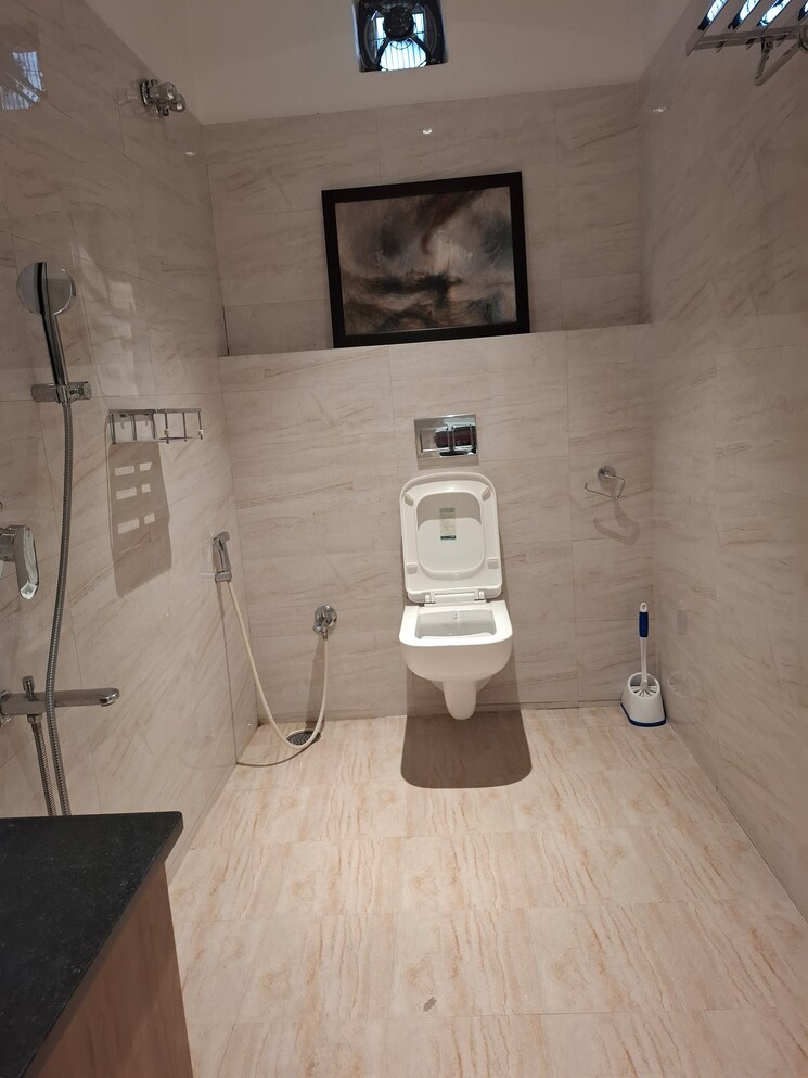 Bathroom, banjara hills 2 Bedroom 1800 Sq.Ft. Apartment In Banjara Hills Hyderabad 9486082