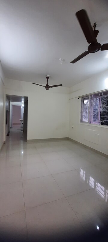 Furnished Amenities in 1 BHK Apartment at Concord CHS, Andheri West – for Sale