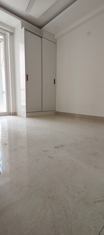 Room in 3 BHK Builder Floor at Chattarpur – for Rent