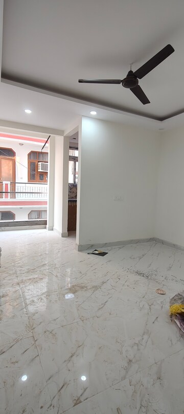 Room in 1 BHK Builder Floor at Chattarpur – for Rent