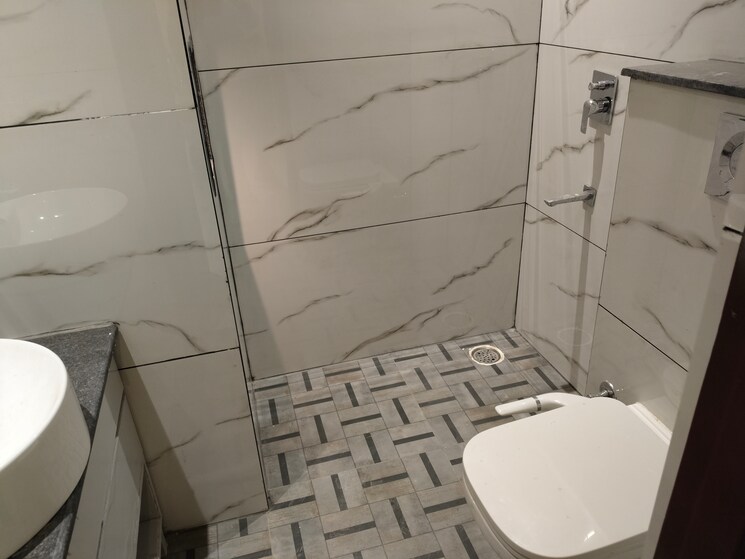 Bathroom, hlp-palmillas 3 Bedroom 1750 Sq.Ft. Builder Floor In Vip Road Zirakpur 9486126