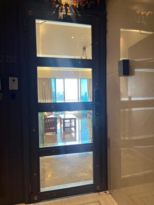 Room in 2 BHK Apartment at Sheth Beaumonte, Sion East – for Rent