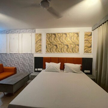 Bedroom in 1 RK Apartment at Raja Park – for Rent