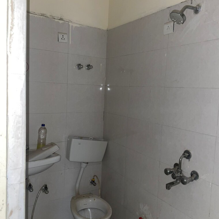 Bathroom, conscient-habitat-residences 3 Bedroom 750 Sq.Ft. Apartment In Faridpur Faridabad 9486188