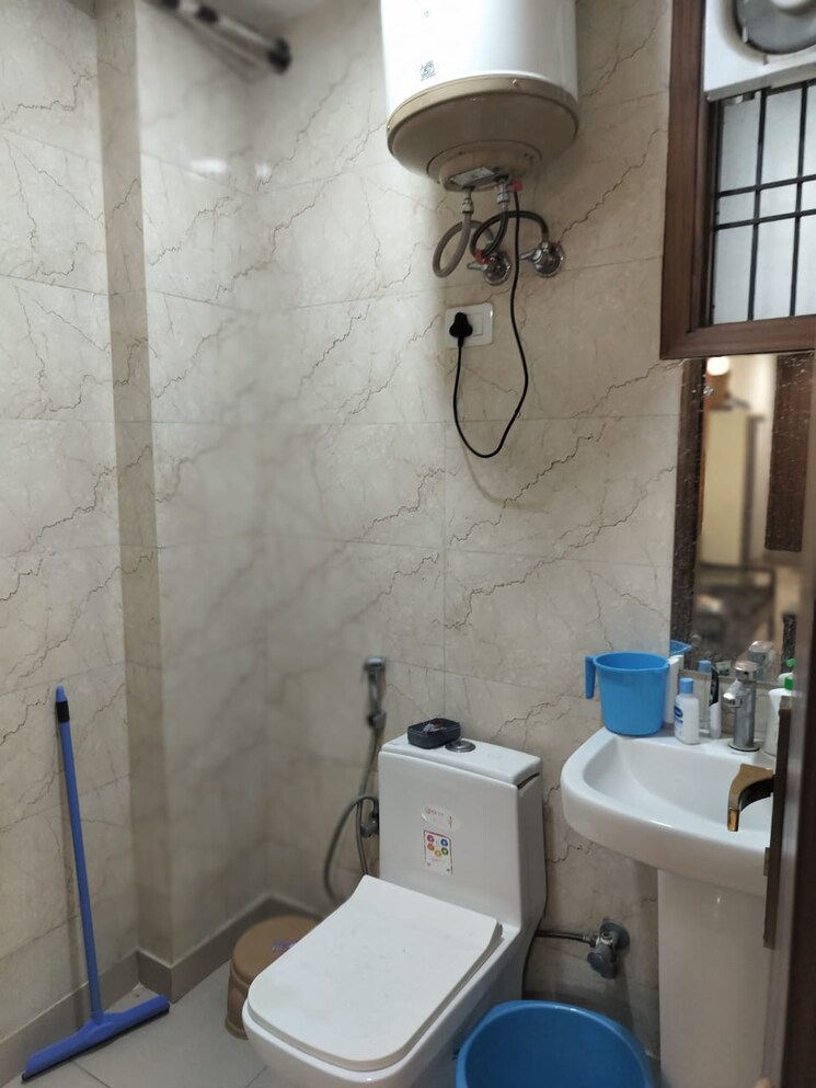 Bathroom, malviya nagar 2 Bedroom 1000 Sq.Ft. Builder Floor In Malviya Nagar Delhi 9486203