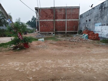 Plot For Sale in Jankipuram Extension
