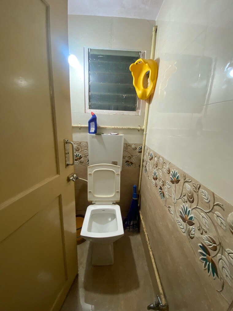 Bathroom, nagari-niwara-chs 1 RK 320 Sq.Ft. Apartment In Goregaon East Mumbai 9486220