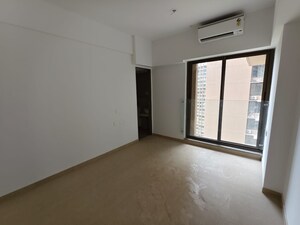 Room in 3 BHK Apartment at Kanakia Silicon Valley, Powai – for Rent