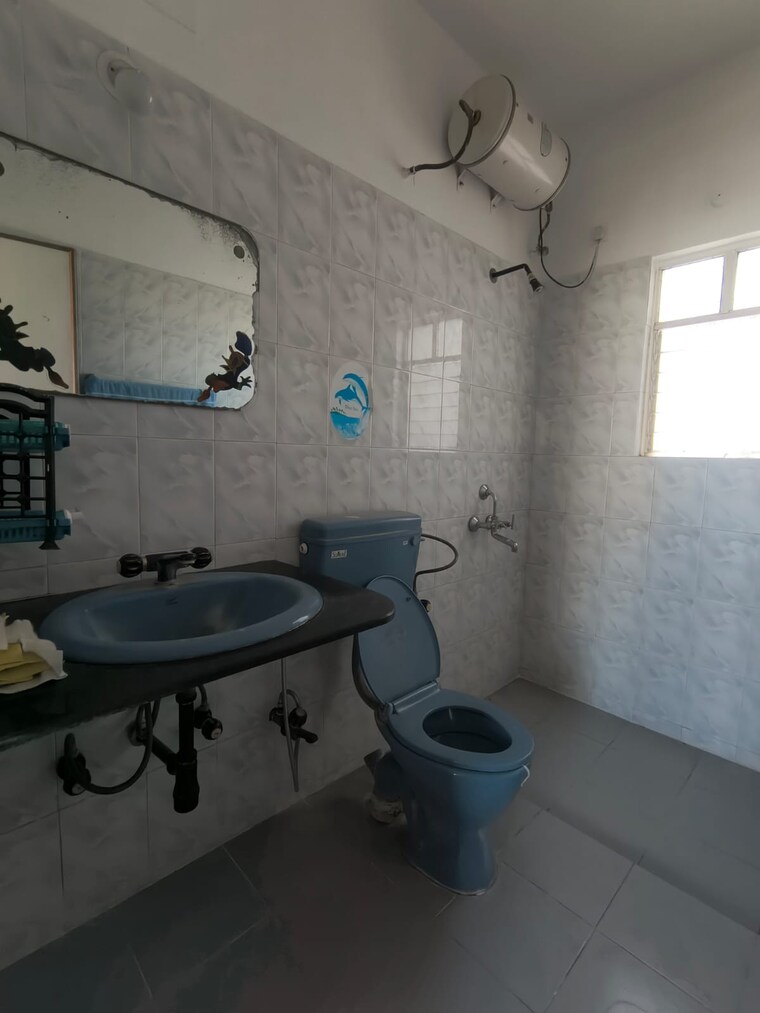 Bathroom, kolte-patil-rose-parade 2 Bedroom 1200 Sq.Ft. Penthouse In Kondhwa Pune 9486229