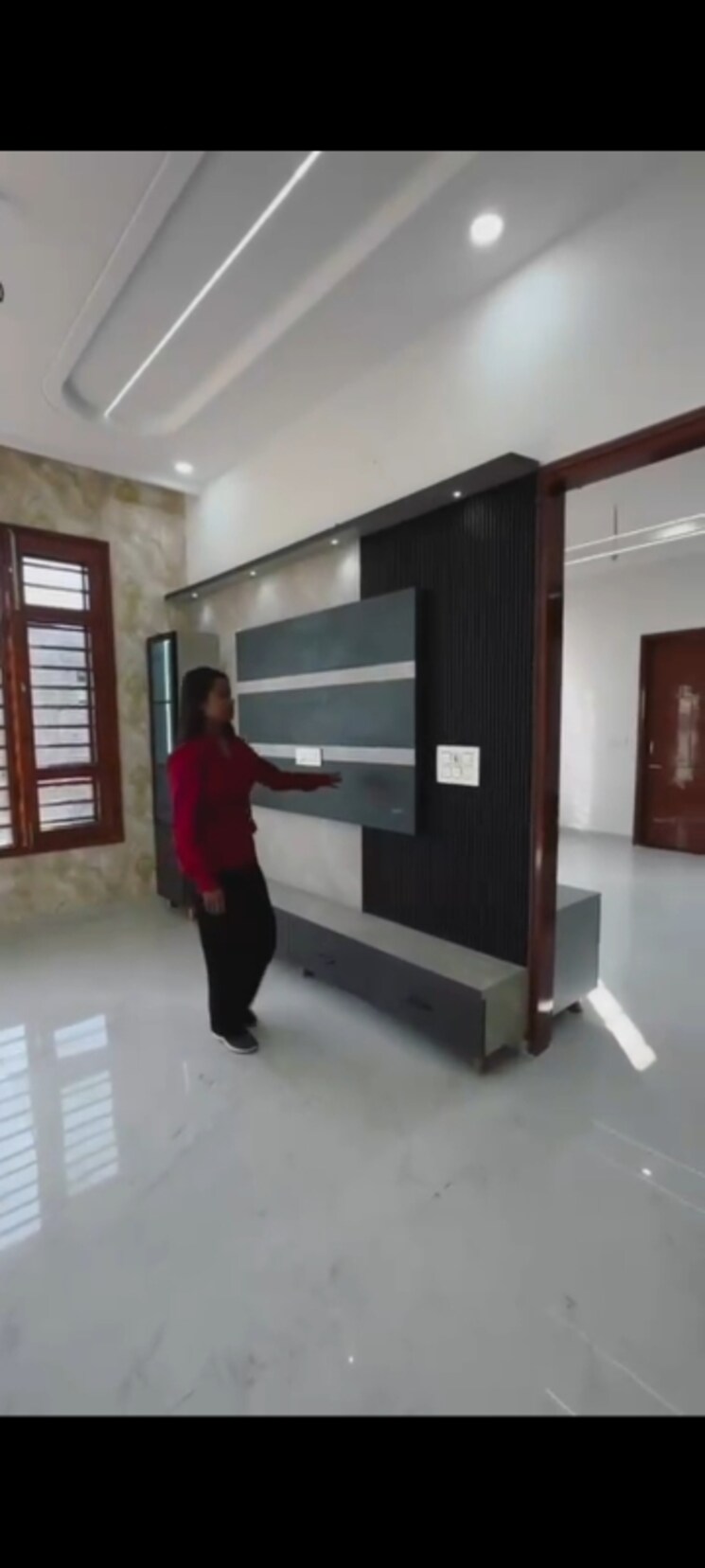  Parking, sunny enclave 4 Bedroom 150 Sq.Yd. Villa In Sunny Enclave Mohali 9486248