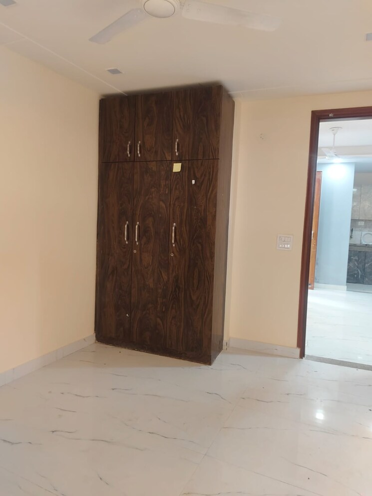 Room, shivalik colony 3 Bedroom 1800 Sq.Ft. Builder Floor In Shivalik Colony Delhi 9486260