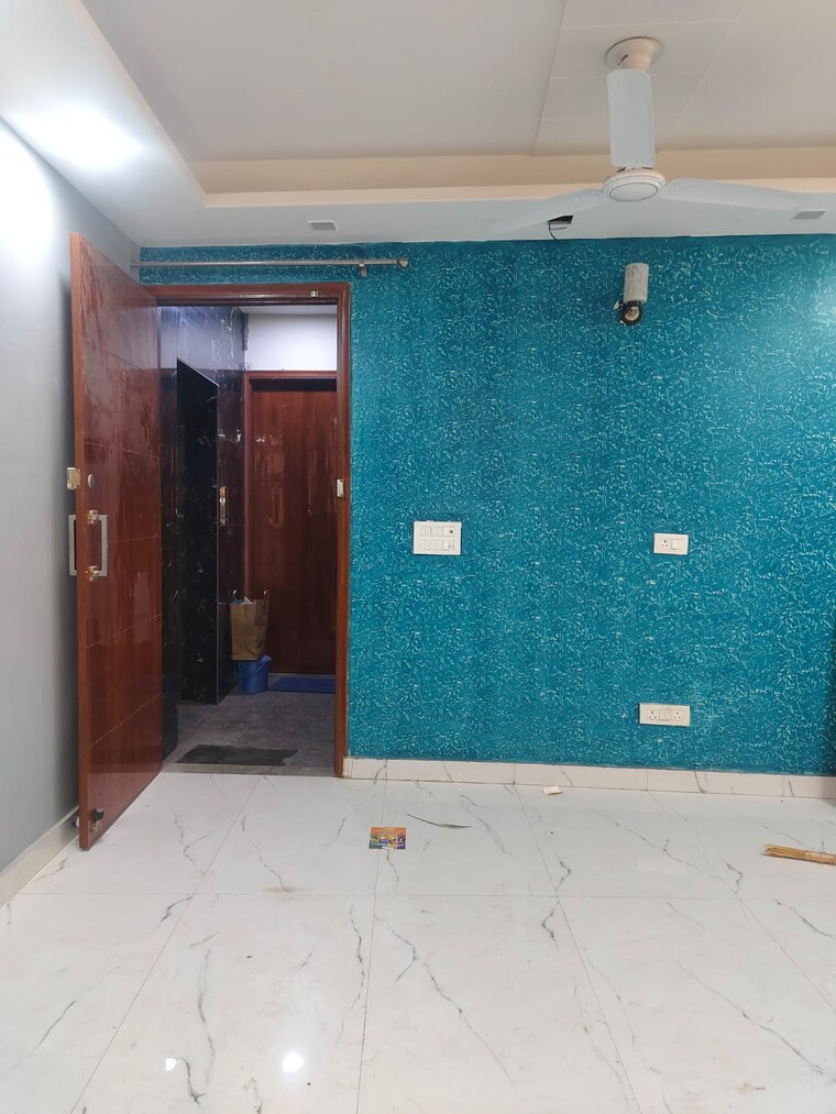 undefined, shivalik colony 3 Bedroom 1800 Sq.Ft. Builder Floor In Shivalik Colony Delhi 9486260