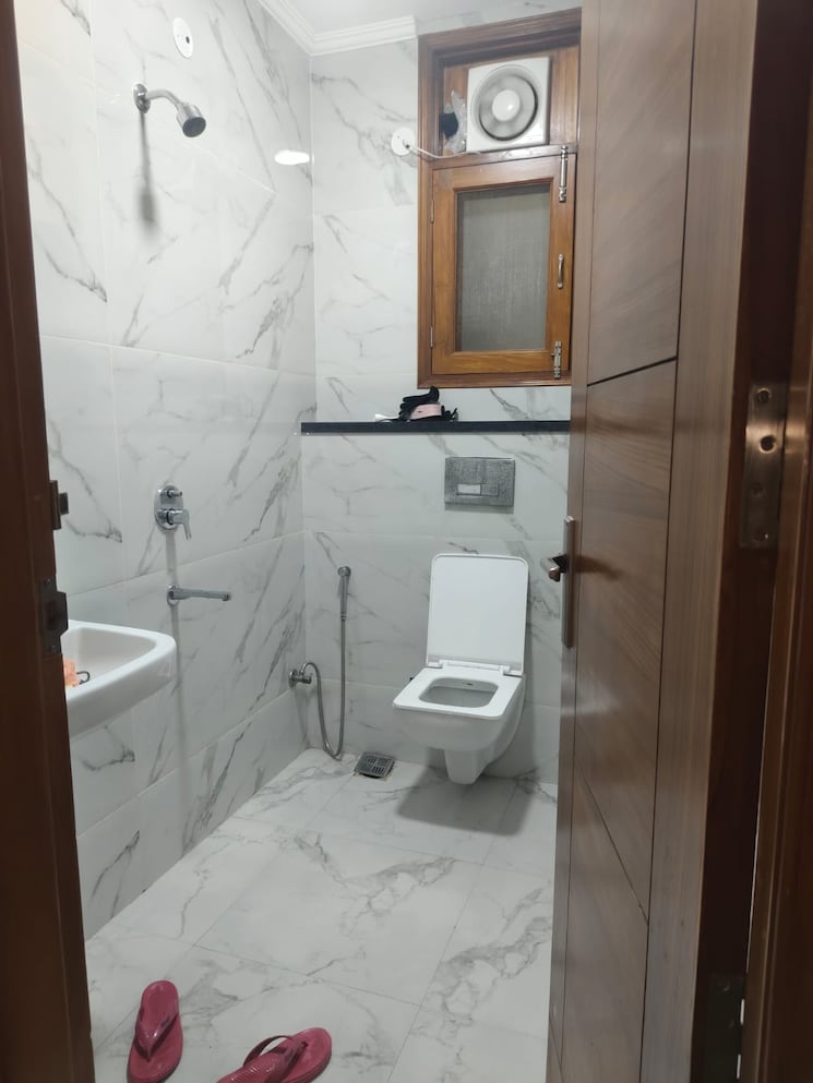 Bathroom, shivalik colony 3 Bedroom 1800 Sq.Ft. Builder Floor In Shivalik Colony Delhi 9486260