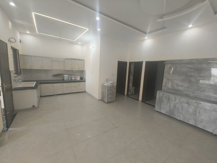 Room, pabhat 2 Bedroom 146 Sq.Yd. Independent House In Pabhat Zirakpur 9486262