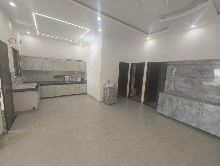 Room, pabhat 2 Bedroom 146 Sq.Yd. Independent House In Pabhat Zirakpur 9486262